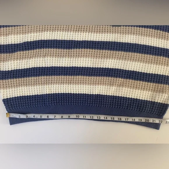 Hollister Navy and Cream Textured Sweater 💙🤍🤎
*NEW WITH TAGS 🏷️ - Picture 3 of 9